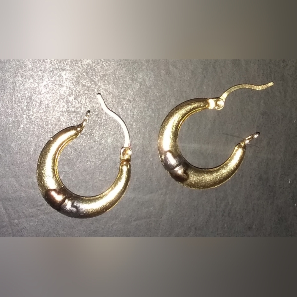 10kt🎀 Gold Earrings - Picture 3 of 5